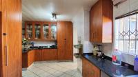 Kitchen - 19 square meters of property in Arcon Park