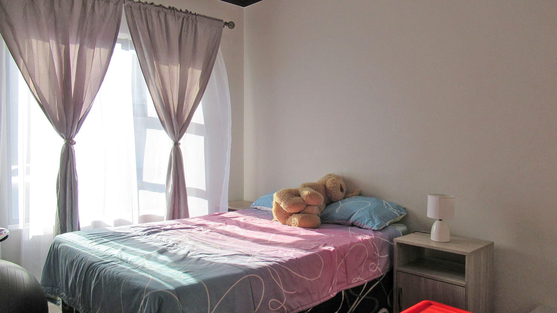 Bed Room 2 - 18 square meters of property in Carlswald North Estate