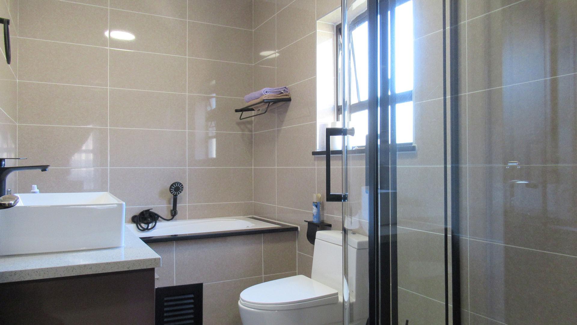 Main Bathroom - 8 square meters of property in Carlswald North Estate