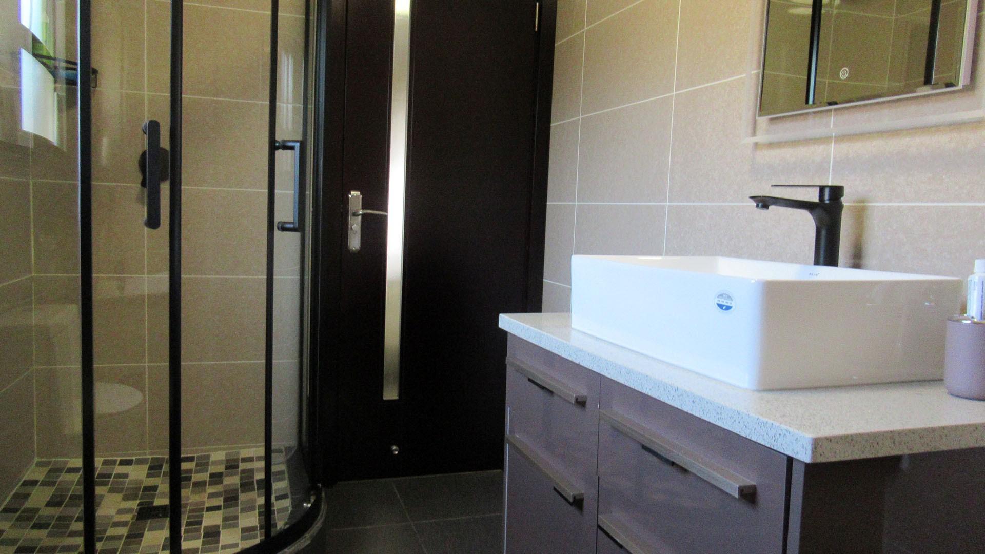 Main Bathroom - 8 square meters of property in Carlswald North Estate