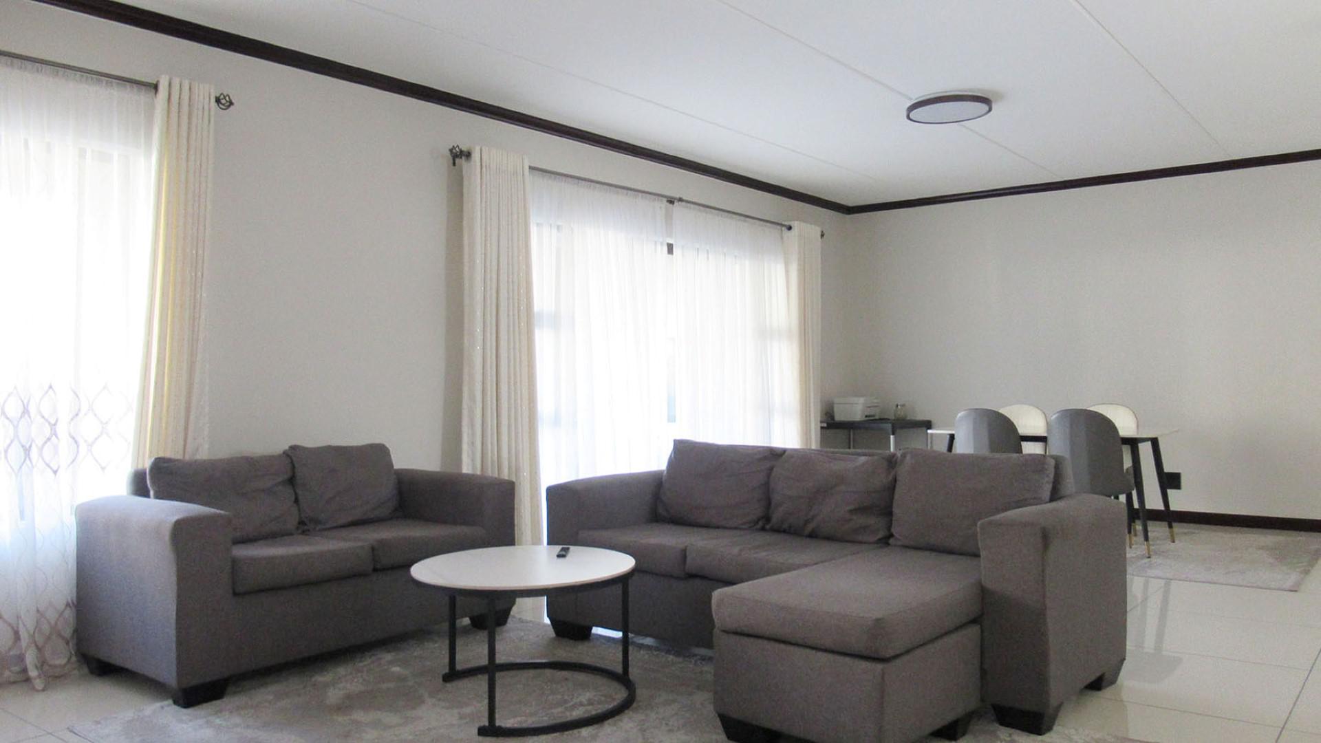 Lounges - 26 square meters of property in Carlswald North Estate