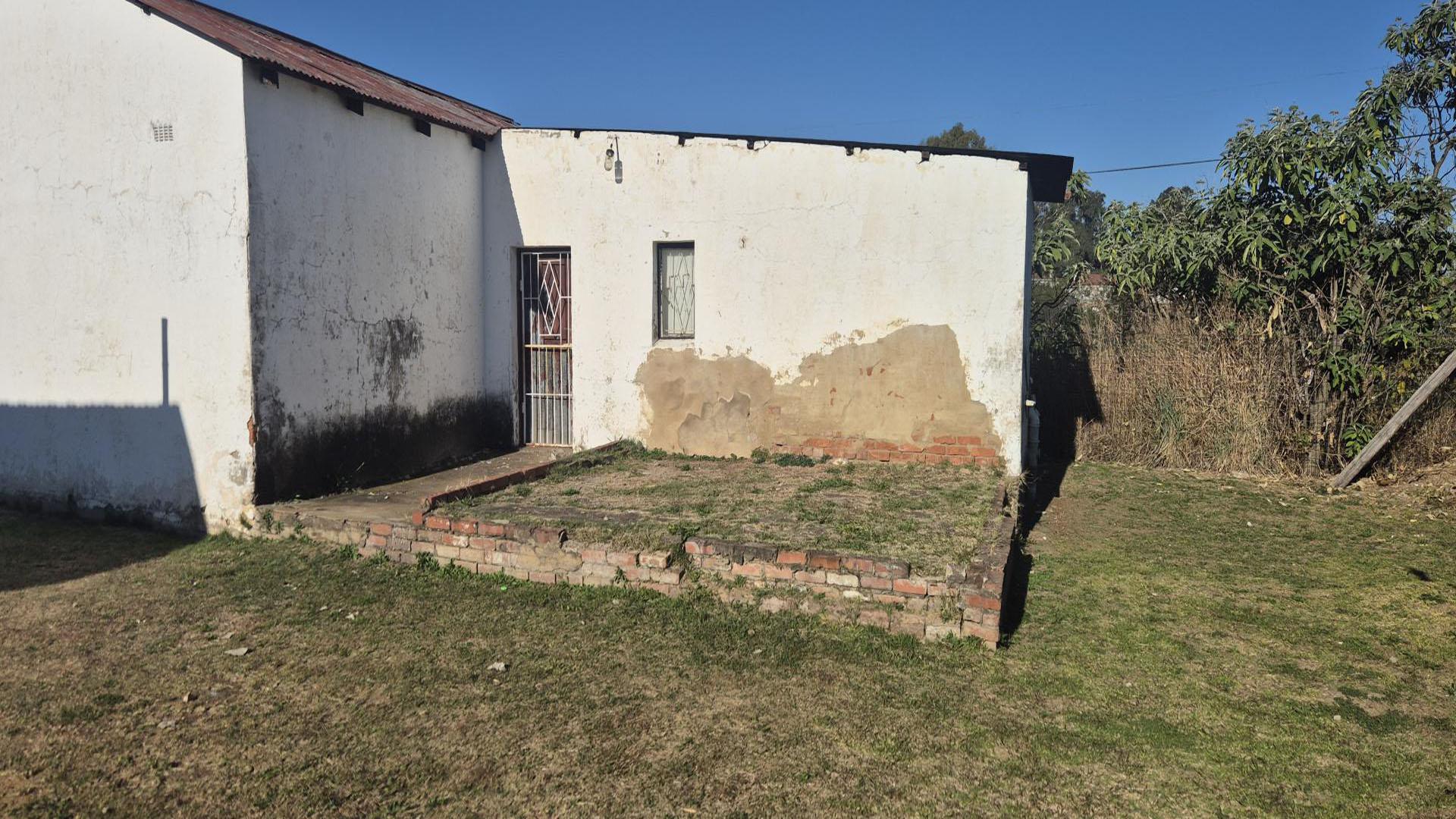 Backyard of property in Glencoe