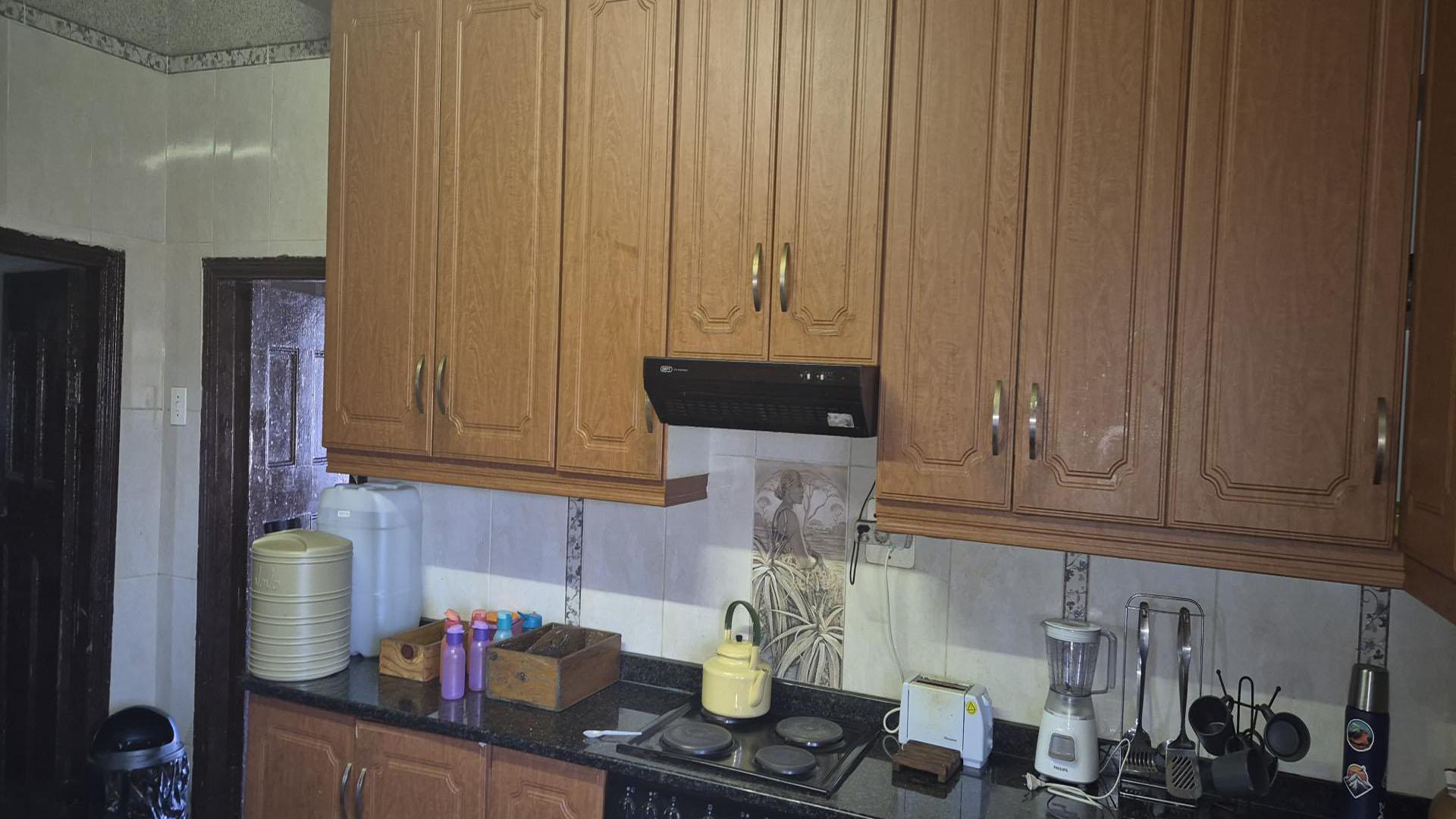 Kitchen of property in Glencoe