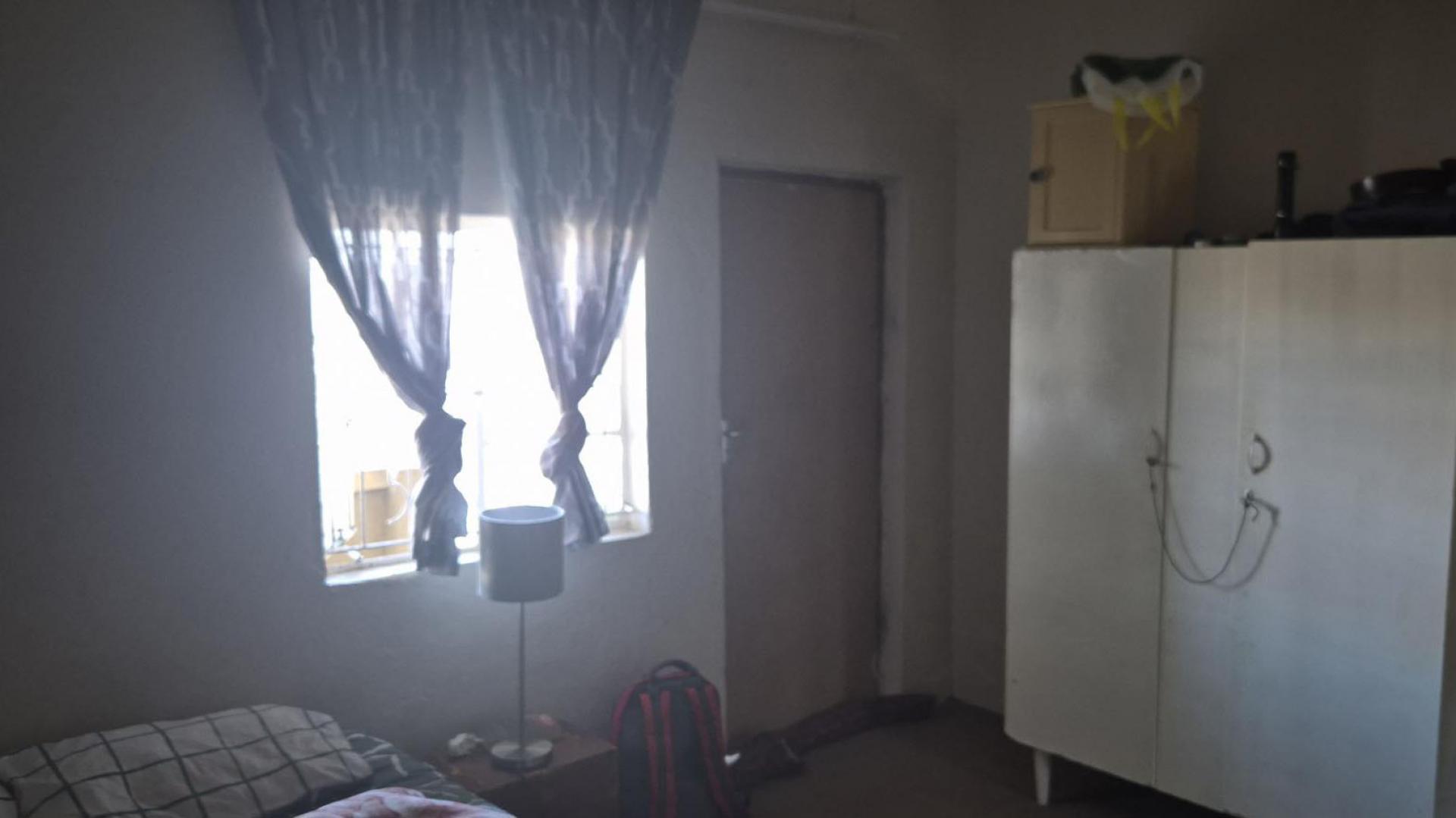 Bed Room 1 of property in Glencoe