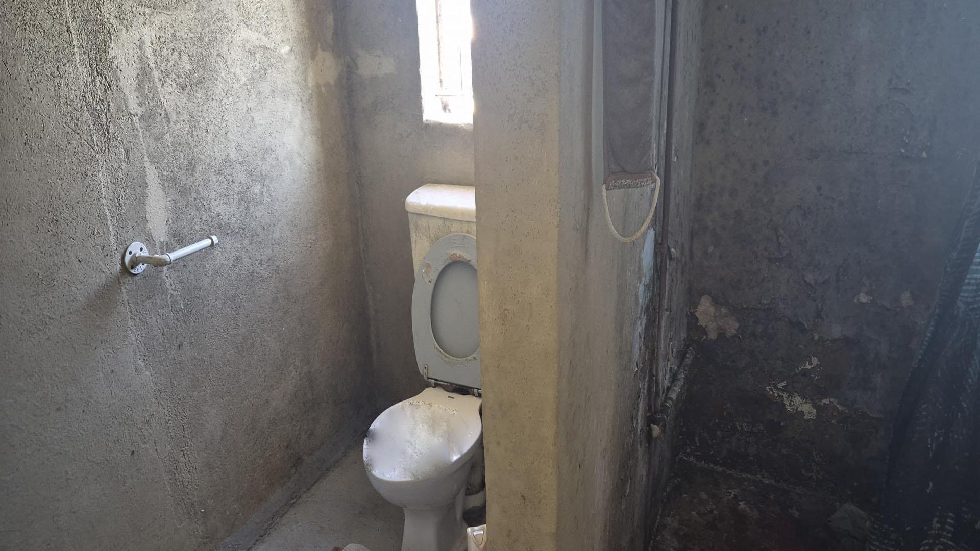 Bathroom 2 of property in Glencoe