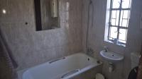 Bathroom 1 of property in Glencoe