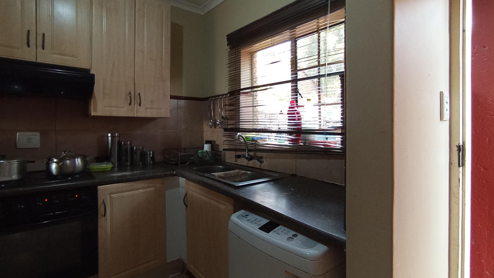Kitchen - 8 square meters of property in Moreletapark