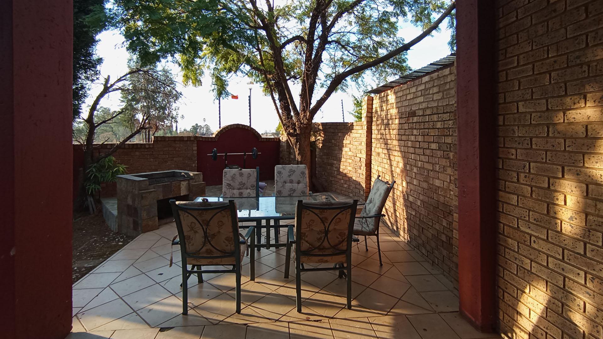 Patio - 10 square meters of property in Moreletapark