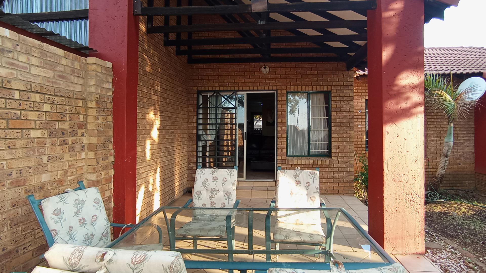 Patio - 10 square meters of property in Moreletapark