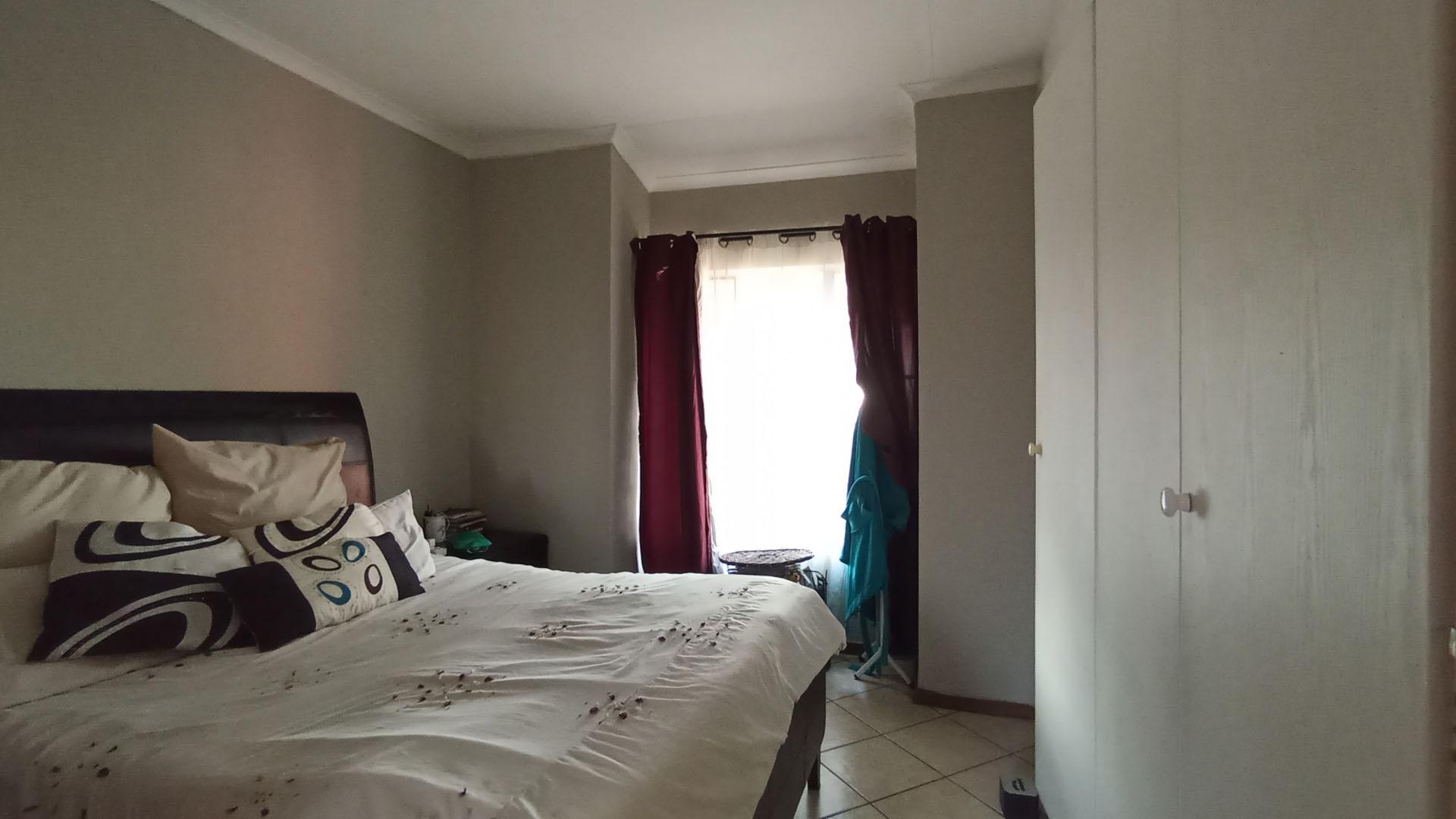 Main Bedroom - 15 square meters of property in Moreletapark