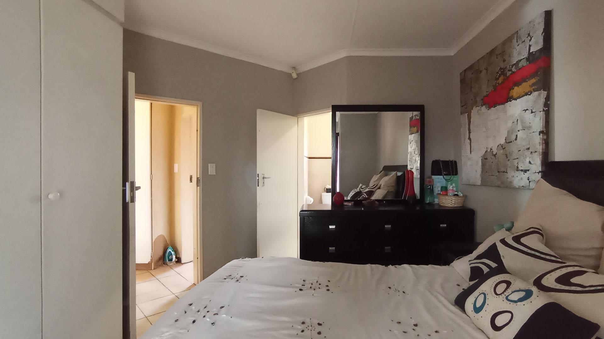 Main Bedroom - 15 square meters of property in Moreletapark