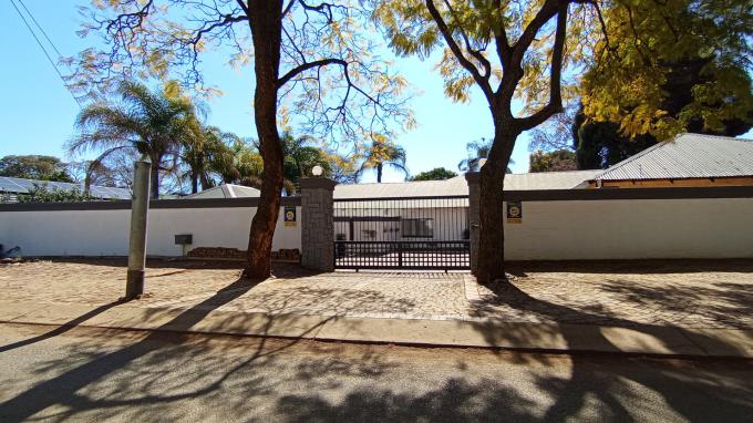 4 Bedroom Freehold Residence for Sale For Sale in Waterkloof - Home Sell - MR683417