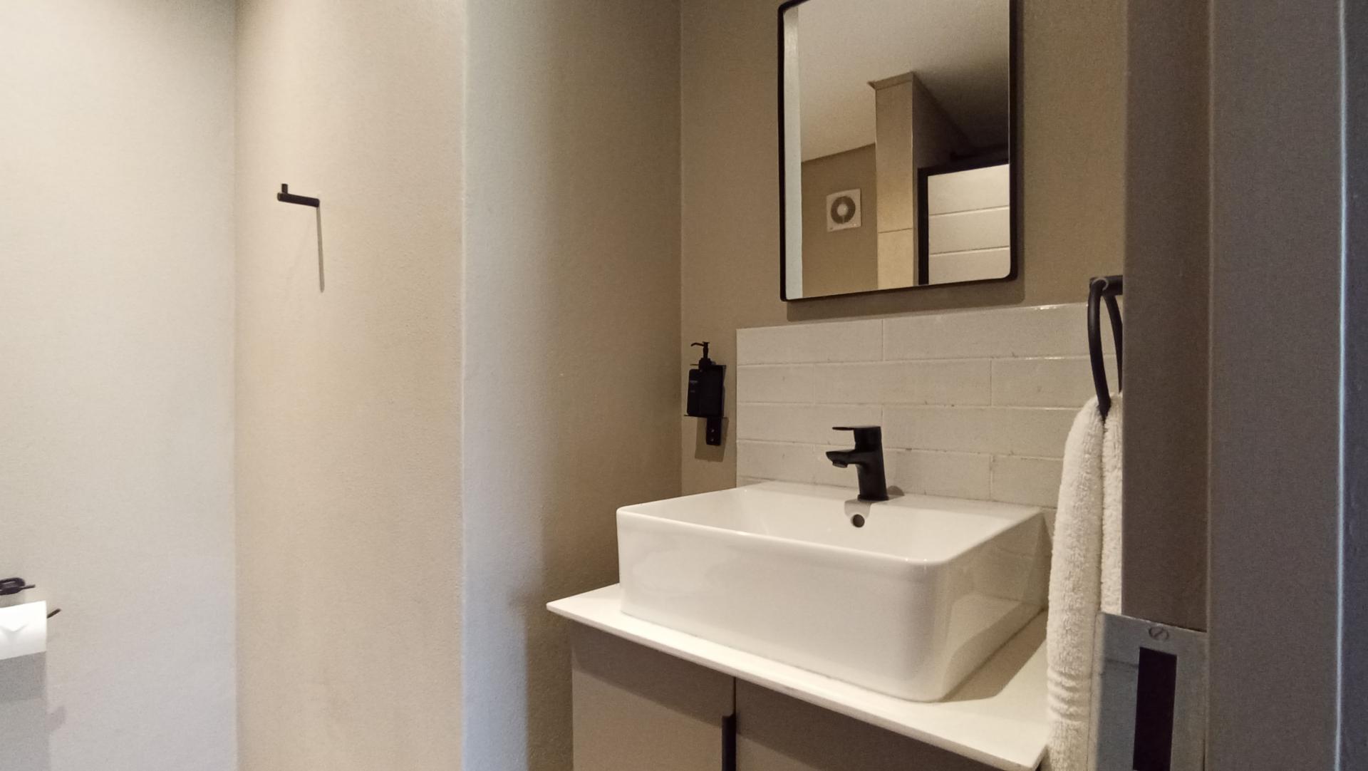 Bathroom 1 - 4 square meters of property in St Andrews