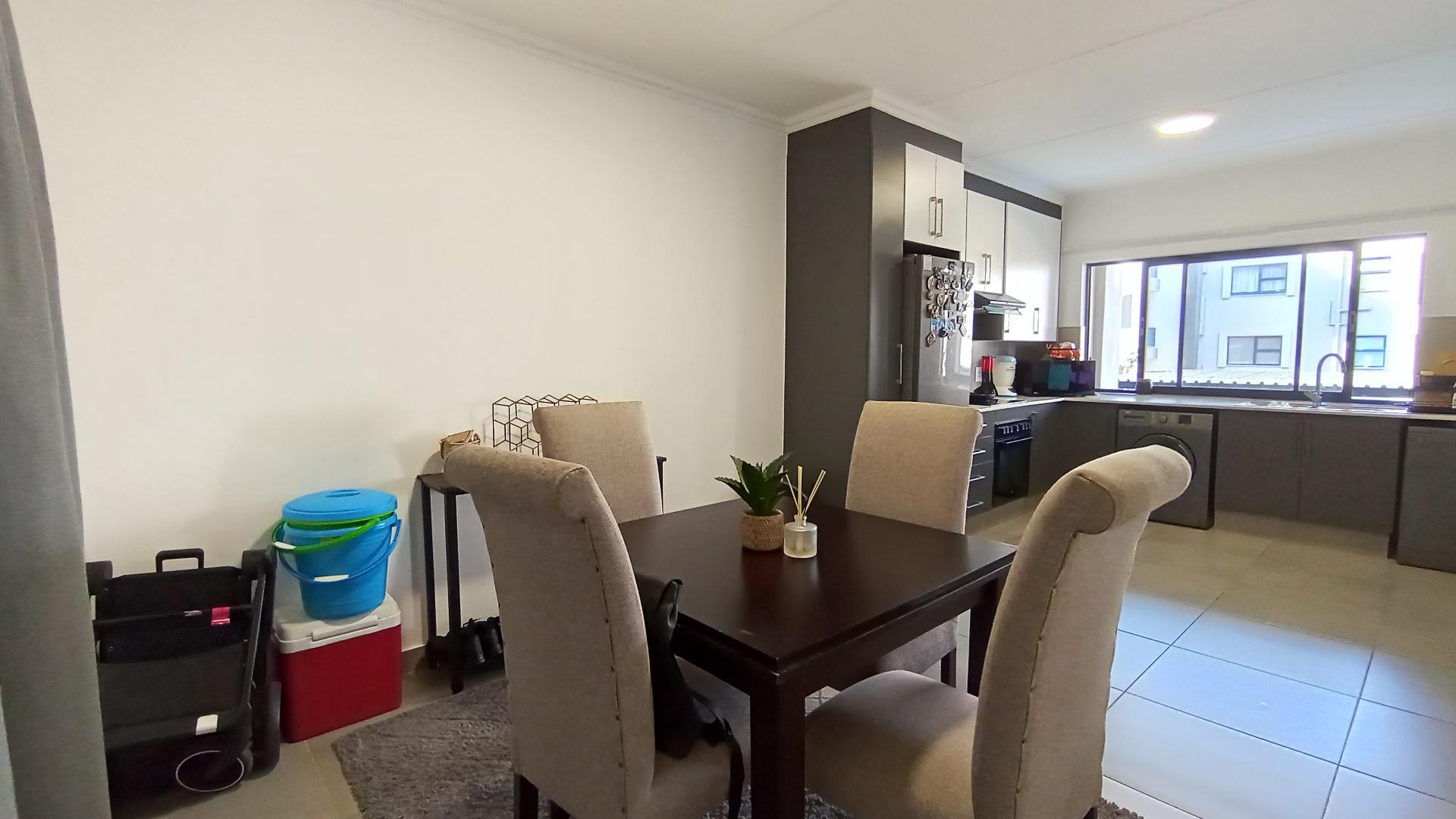 Dining Room - 9 square meters of property in Ballitoville