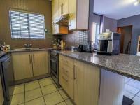  of property in Die Hoewes