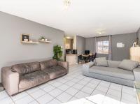 of property in Die Hoewes