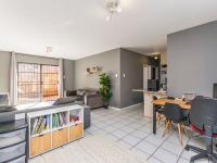  of property in Die Hoewes
