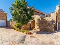  of property in Die Hoewes