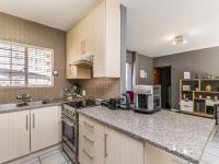  of property in Die Hoewes