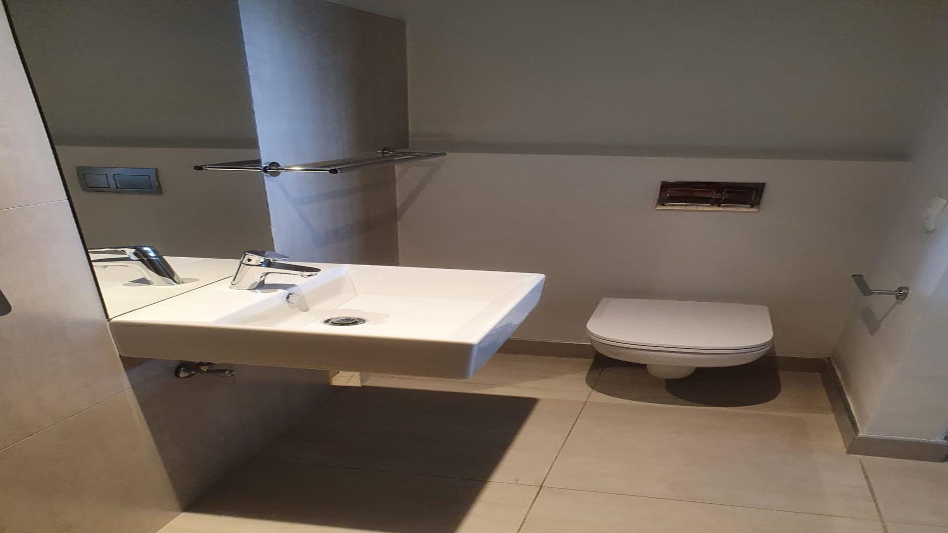 Bathroom 1 of property in Ballitoville