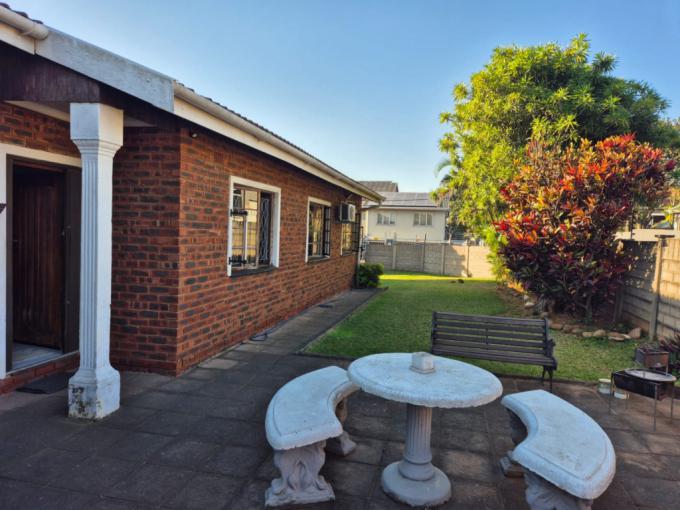3 Bedroom Simplex for Sale For Sale in Bluff - MR683504