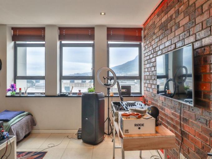 1 Bedroom Apartment for Sale For Sale in Cape Town Centre - MR683505