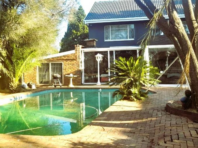 4 Bedroom House for Sale For Sale in Mondeor - MR683520