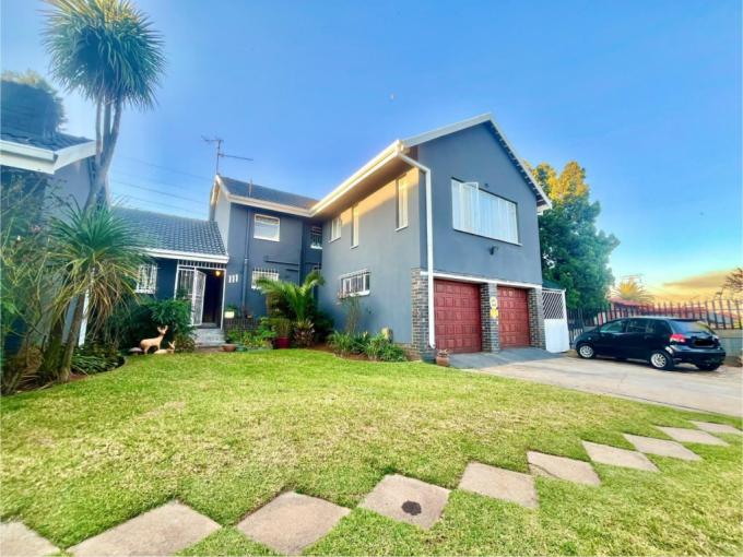 4 Bedroom House for Sale For Sale in Mondeor - MR683520