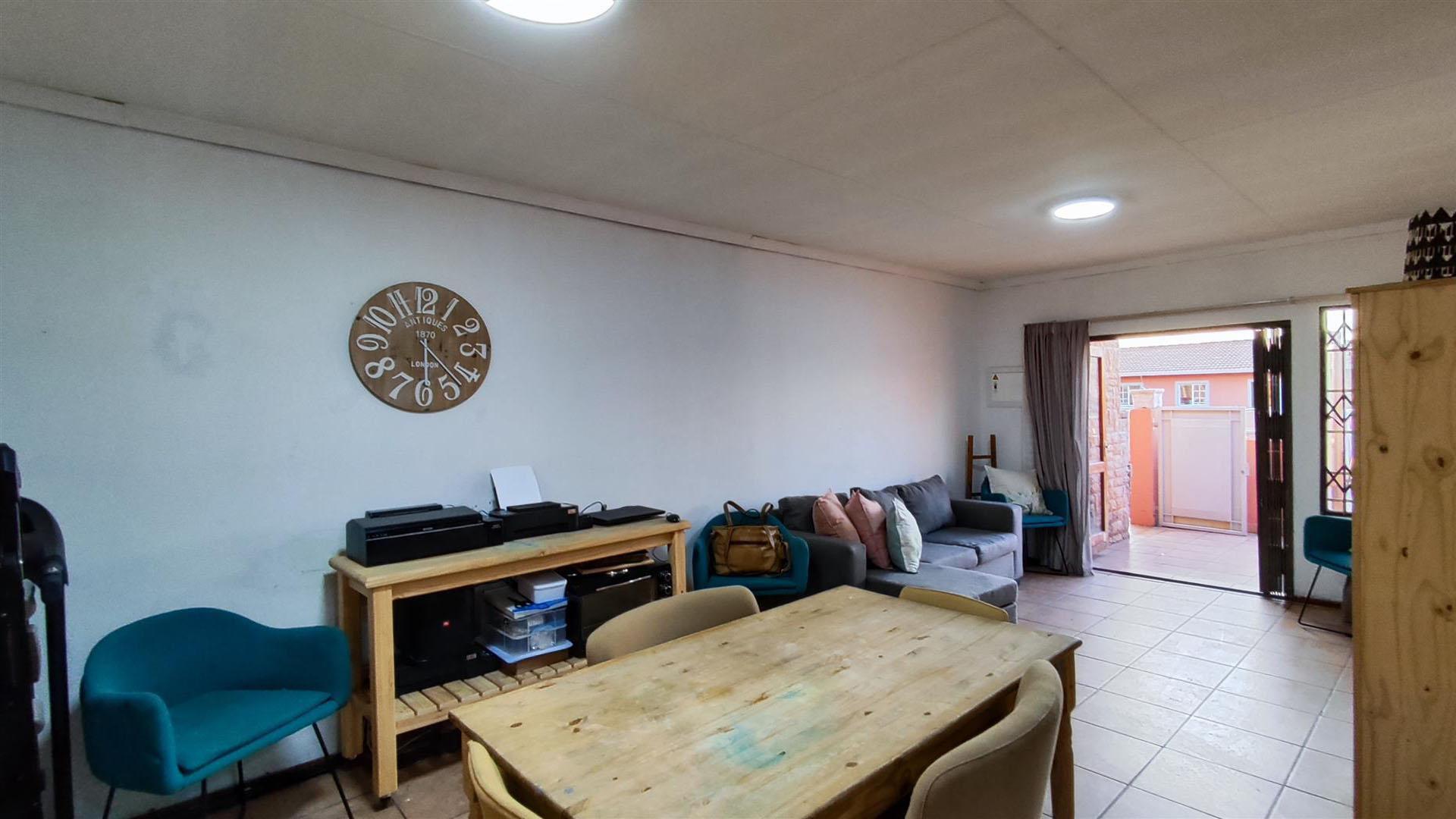 Dining Room - 15 square meters of property in Glen Marais