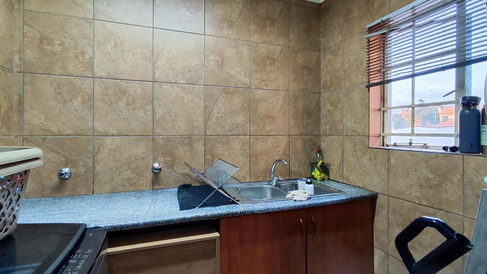 Kitchen - 10 square meters of property in Glen Marais