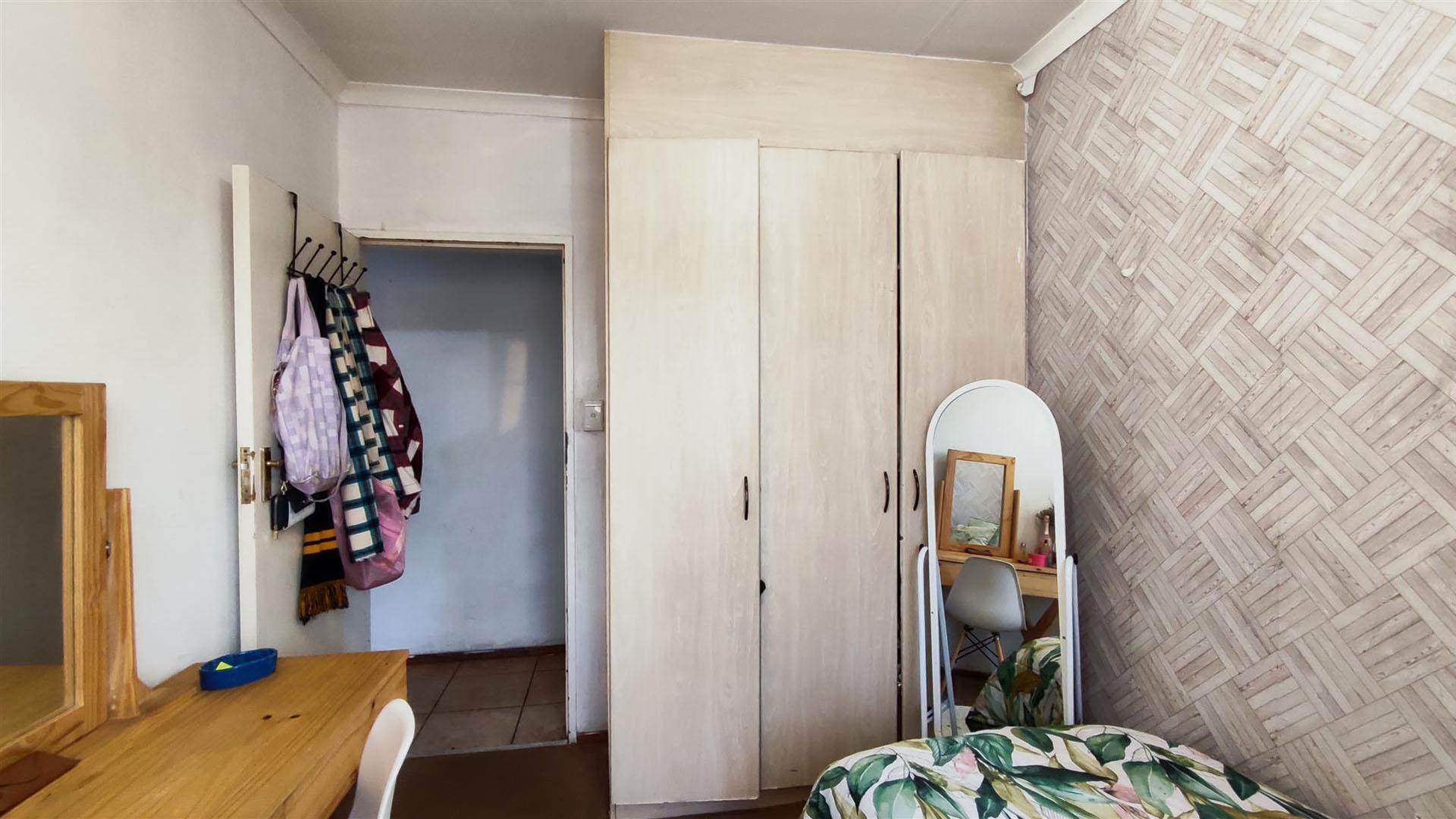 Bed Room 1 - 9 square meters of property in Glen Marais