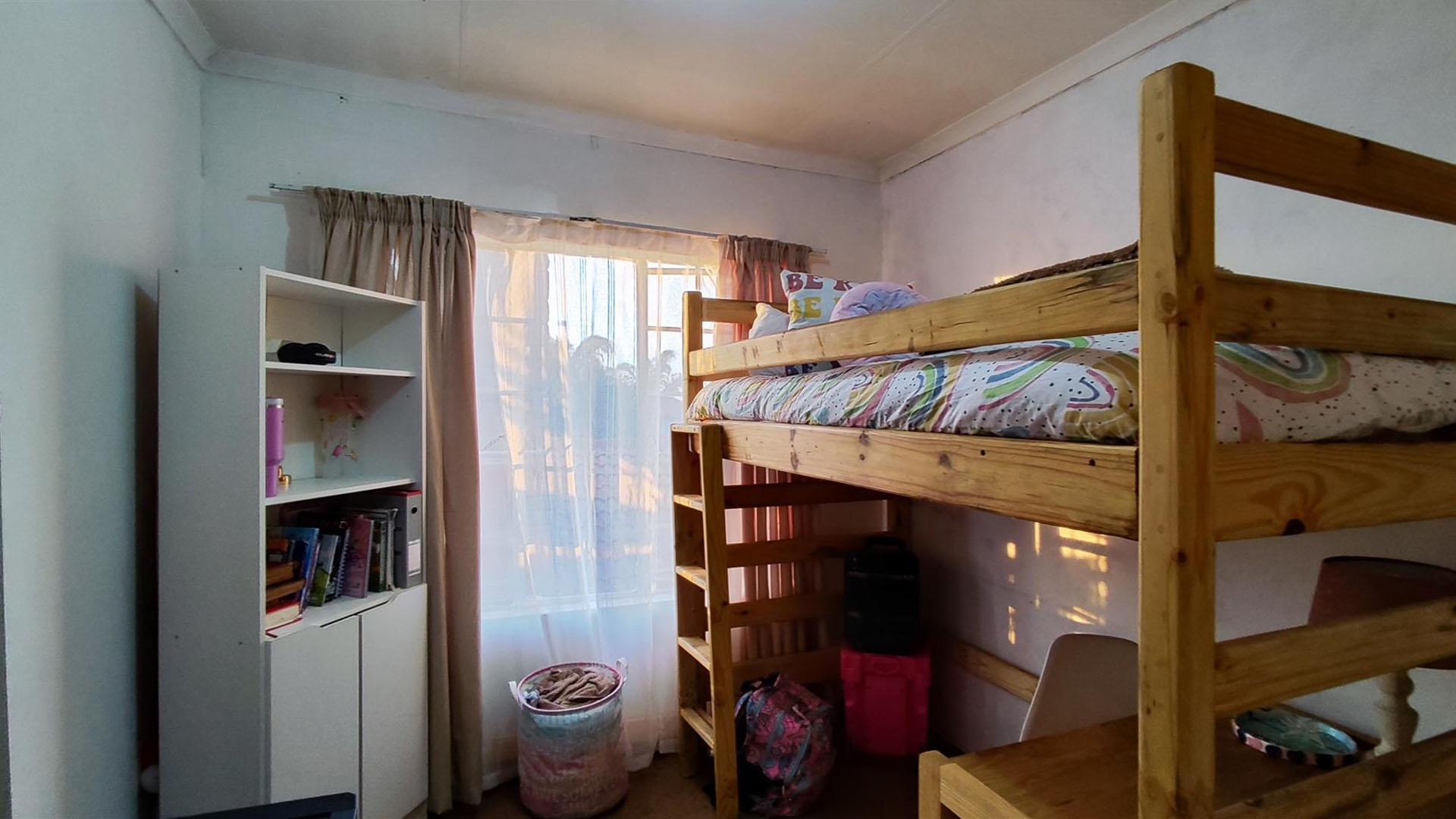 Bed Room 2 - 9 square meters of property in Glen Marais