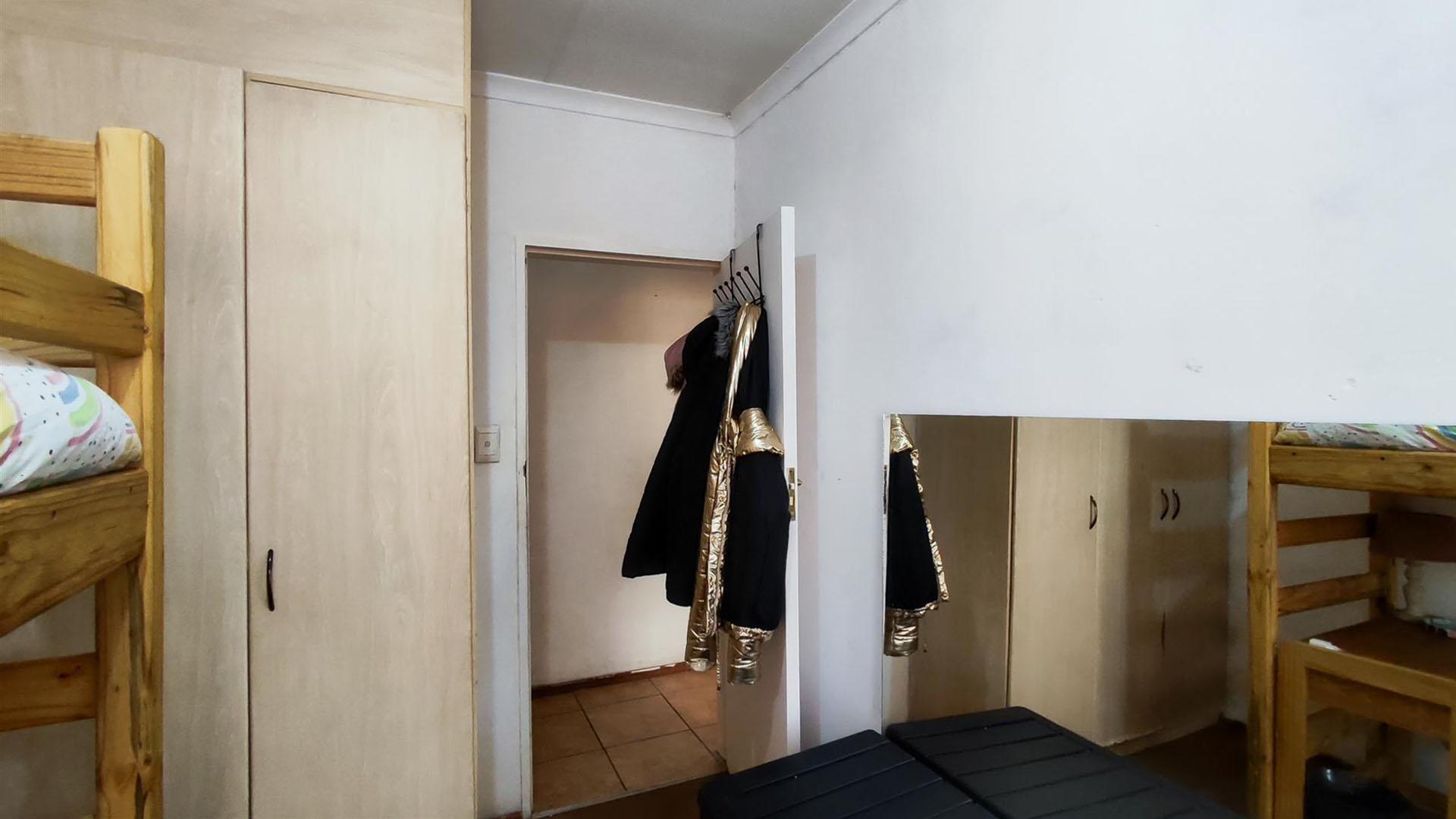 Bed Room 2 - 9 square meters of property in Glen Marais