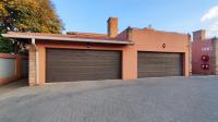 Front View of property in Glen Marais