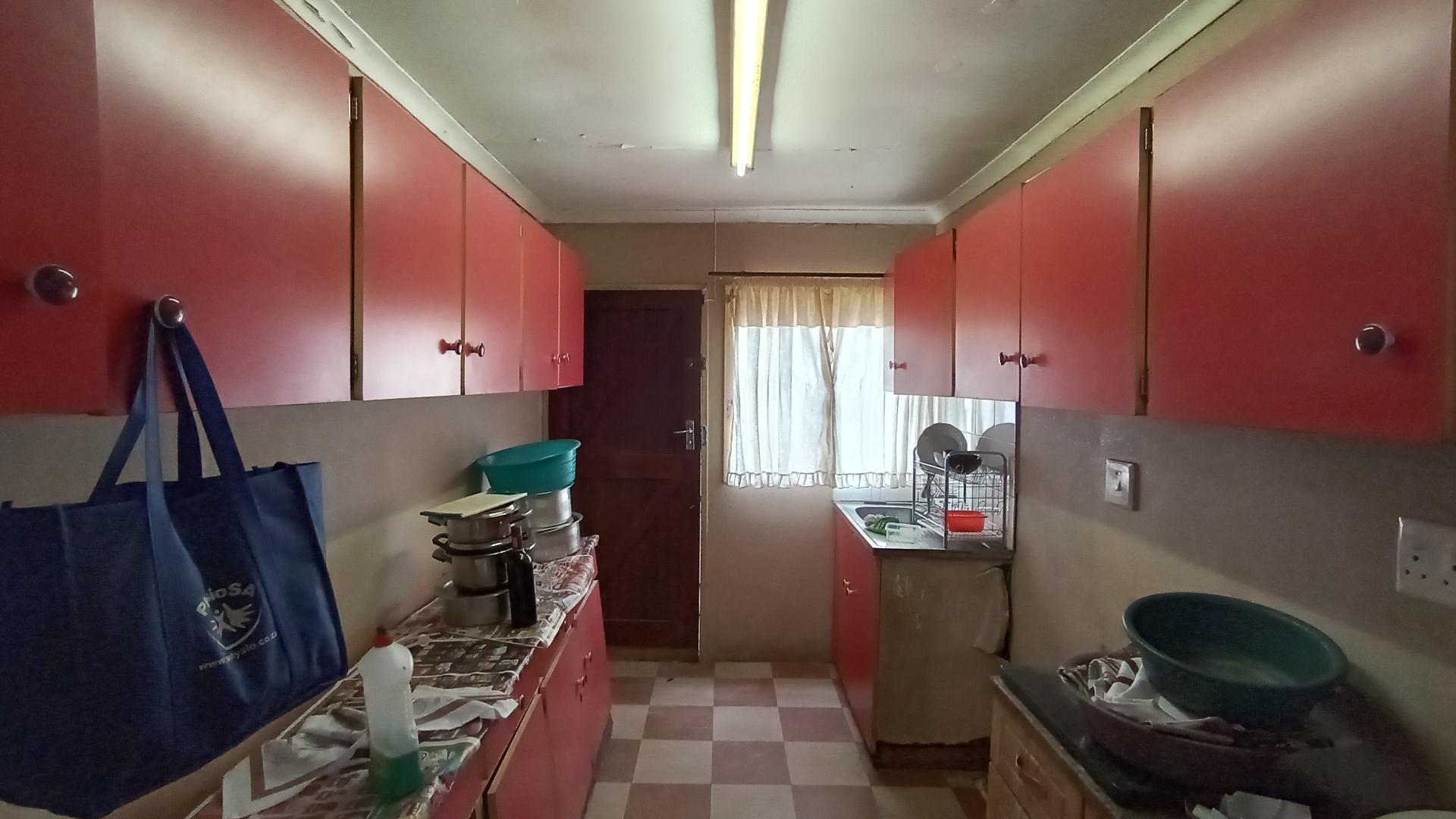 Kitchen - 11 square meters of property in Trenance Park