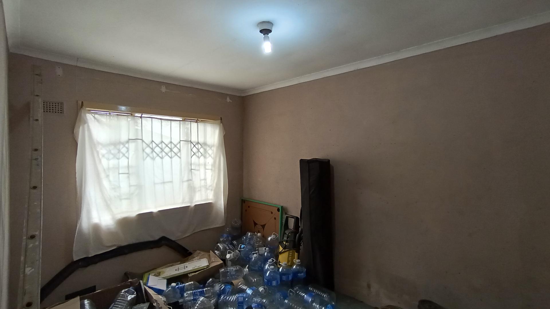 Bed Room 2 - 14 square meters of property in Trenance Park