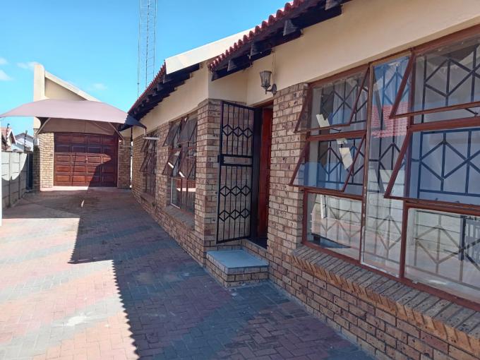 3 Bedroom House  - MR683546