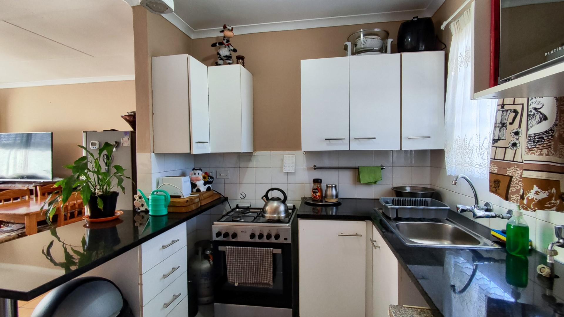 Kitchen - 6 square meters of property in Boksburg