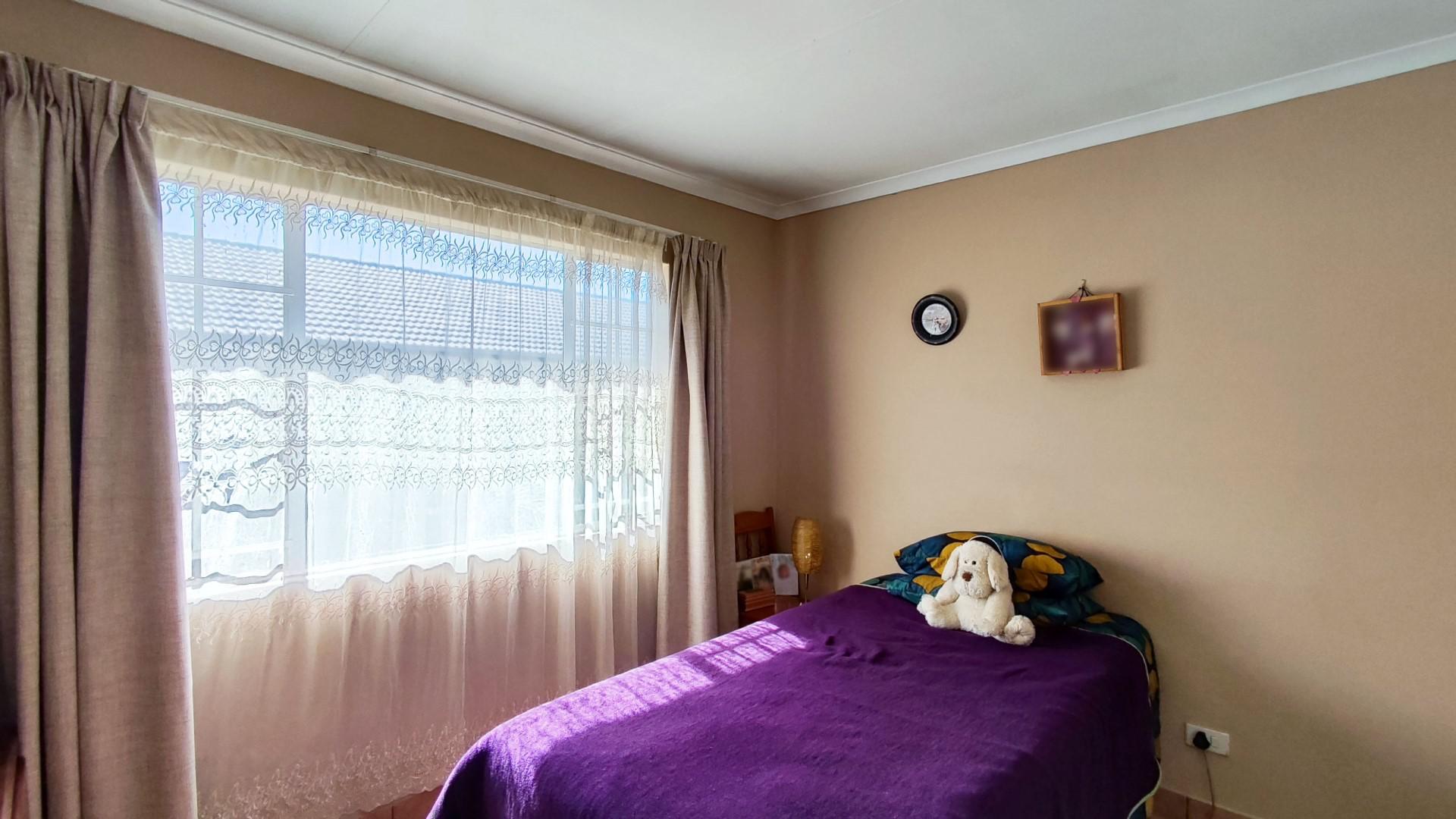 Bed Room 1 - 13 square meters of property in Boksburg