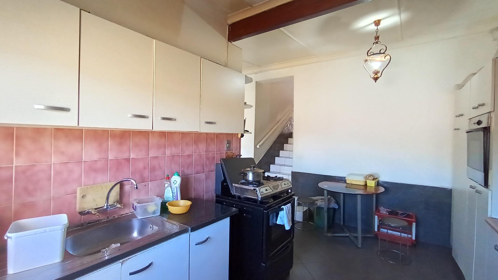 Kitchen - 14 square meters of property in Newlands West