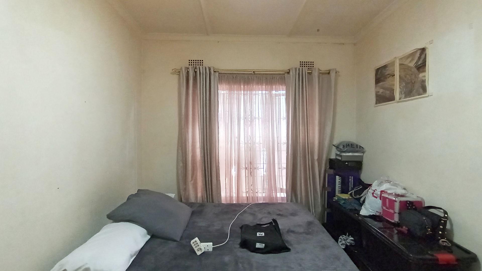 Bed Room 3 - 12 square meters of property in Newlands West