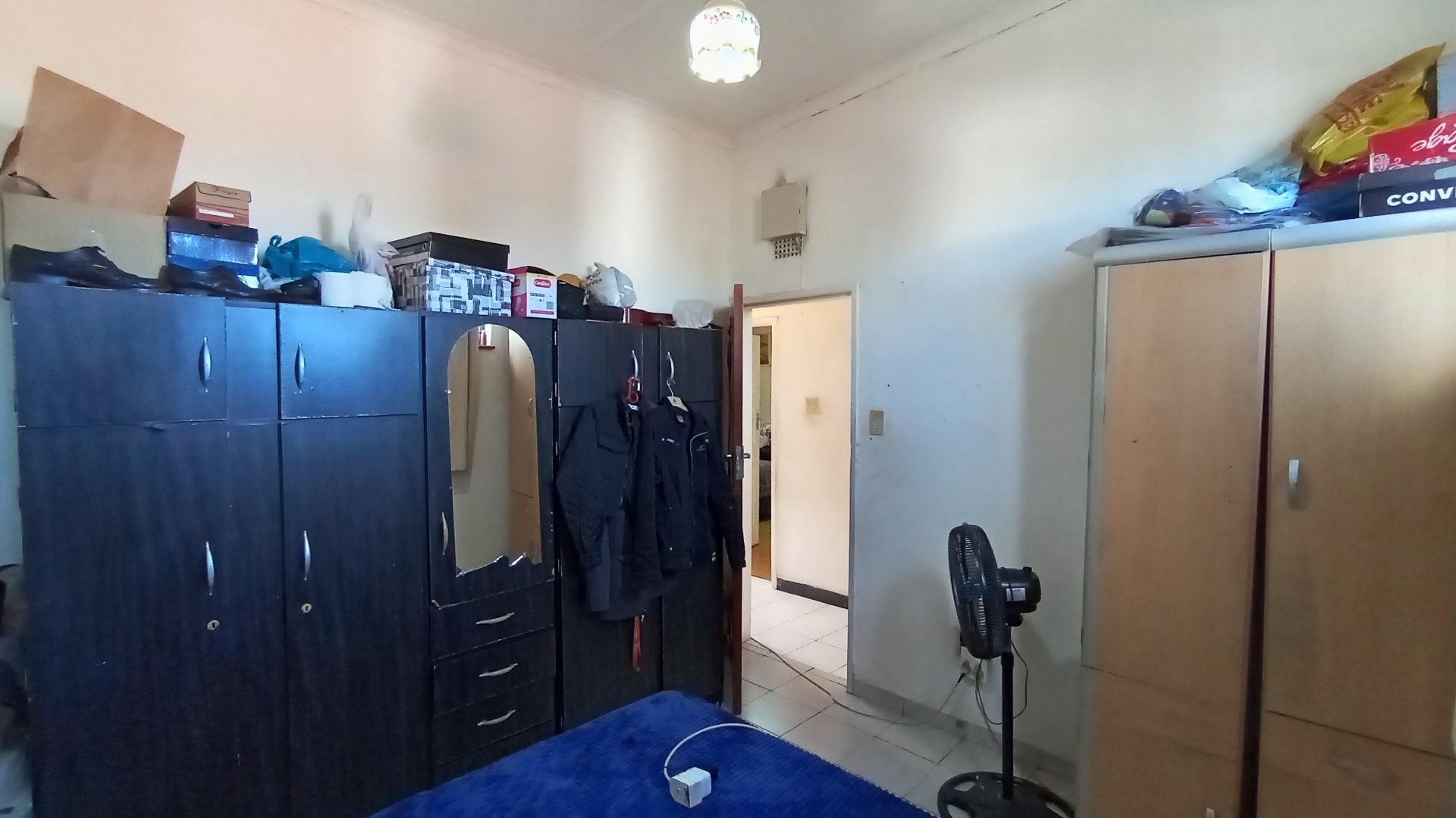 Bed Room 1 - 11 square meters of property in Newlands West