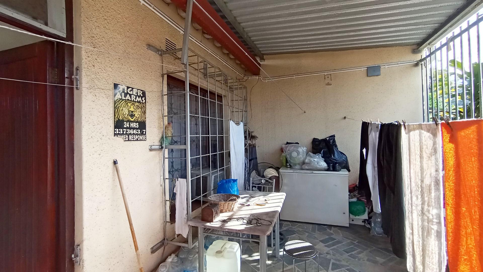 Patio - 24 square meters of property in Newlands West