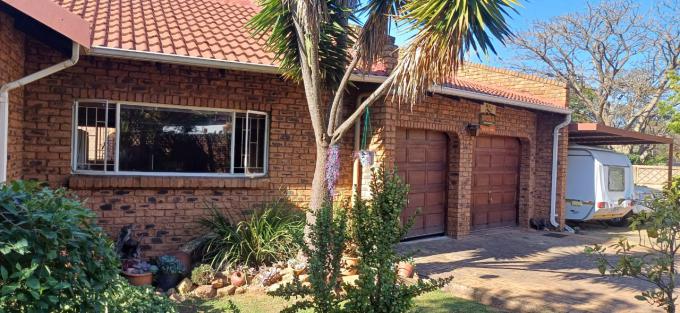 4 Bedroom House for Sale For Sale in Erasmuskloof - MR683557