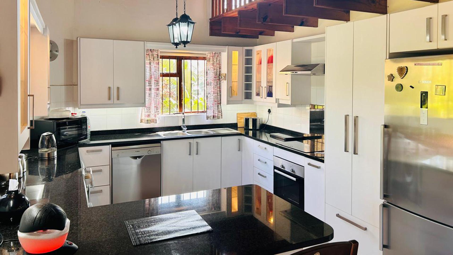 Kitchen - 15 square meters of property in Mtwalumi