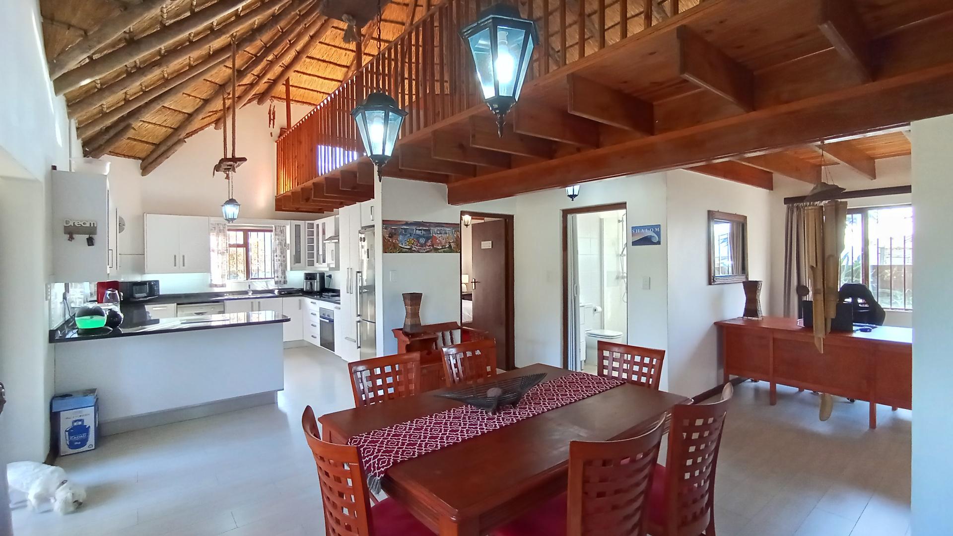 Dining Room - 22 square meters of property in Mtwalumi
