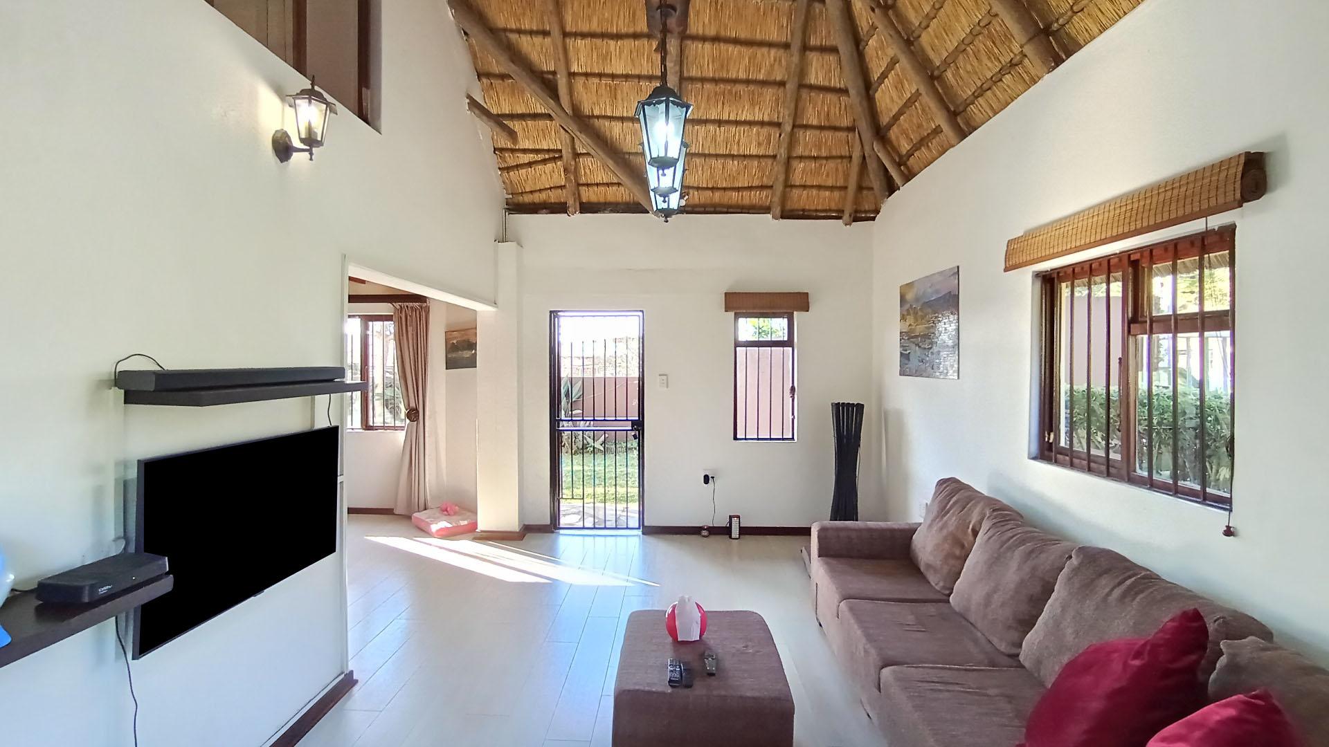 Lounges - 24 square meters of property in Mtwalumi