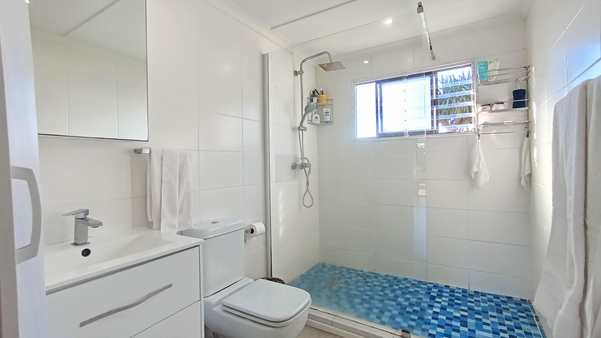Bathroom 1 - 6 square meters of property in Mtwalumi