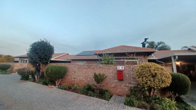 3 Bedroom Sectional Title for Sale For Sale in Annlin - MR683571