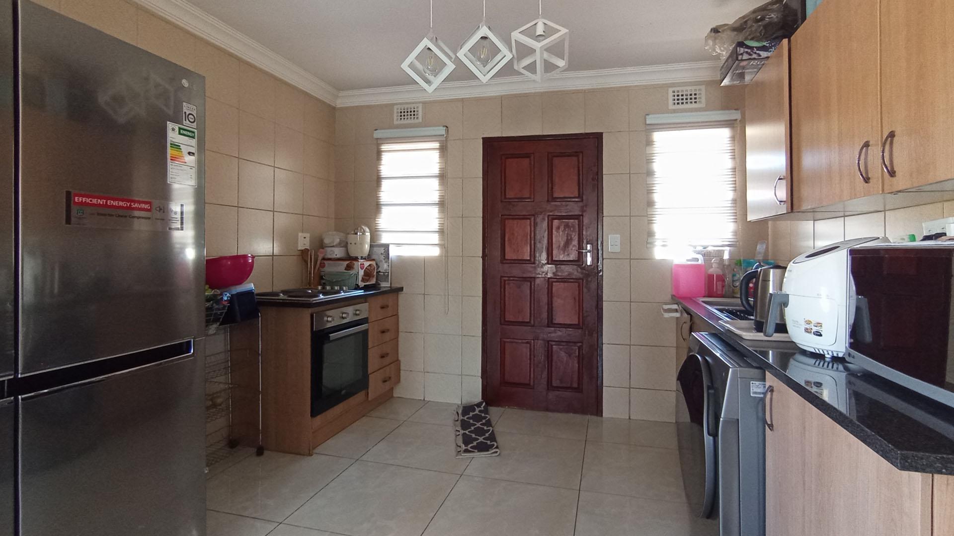 Kitchen - 10 square meters of property in Clayville